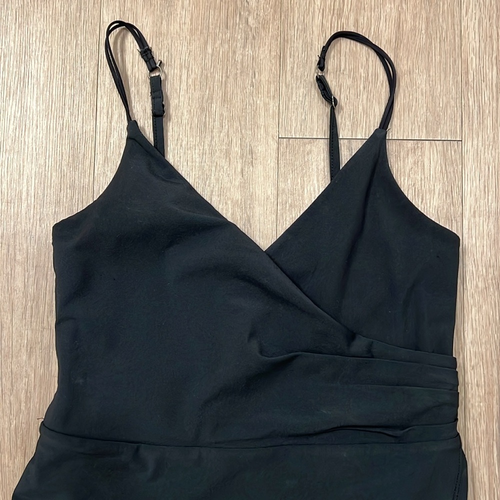 Abercrombie and Fitch women’s v neck athletic dress - Picture 2 of 5